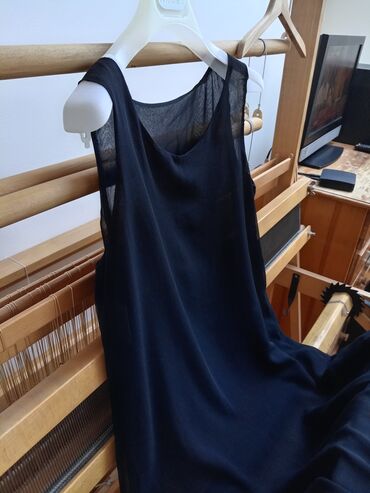 satenska haljina na jedno rame: Duga, basic, crna haljina od finog materijala, vel. L. Na profilu imam