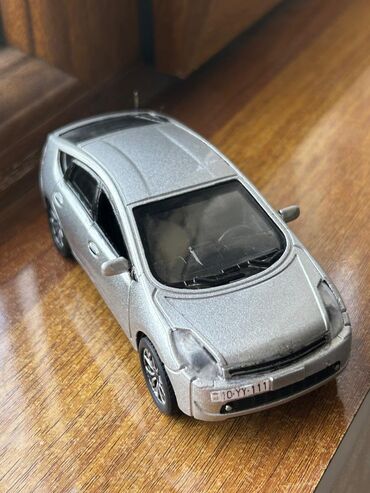 заказать модель машины: Toyota prius modeli
