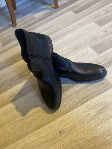 kişi bot: Ter temiz deridi 45 Razmer. 1 defe de olsun geyinilmeyib. Razmeri