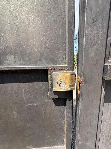 Распашные ворота: Продается б/у ворота.
размер 4,65м на 2,75м
состояние хорошее — 5