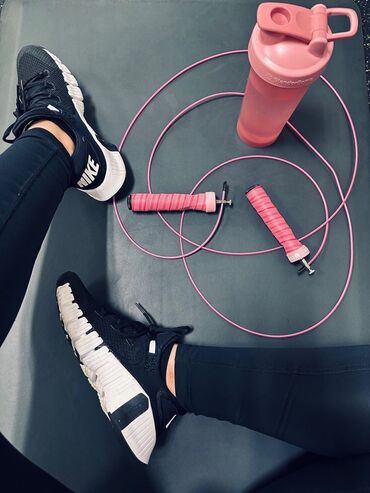 форма: Profisional Krosfit Atlama ipi, tutacaqları podşibniklə düzəldilib ona