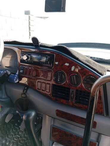 Легкий грузовой транспорт: Легкий грузовик, Mercedes-Benz — 8