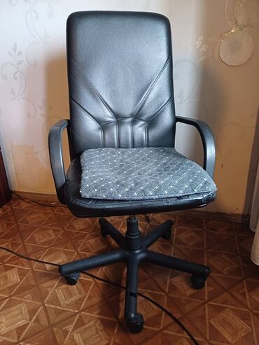 б у мебель куплю: Продаю б.у. офисное кресло в хорошем состоянии. по всем вопросам
