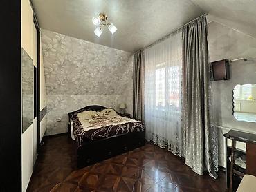 Продажа коттеджей и домов: Срочно!!! Продается два дома на одном участке 6 соток. В районе Жибек — 8