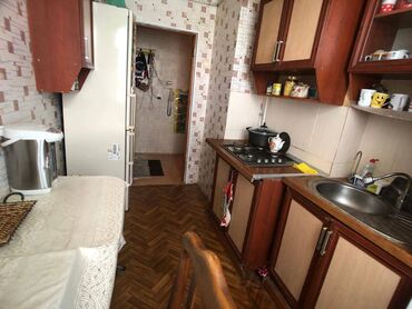 Uzunmüddətli kirayə mənzillər: Sabunçu rayonu,Razin,74 saylı məktəbin yanında,2 mərtəbə binanın,2-ci — 6