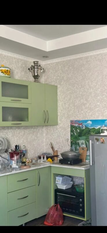 дом кайназарова: 58 кв. м, 3 бөлмө, Унаа токтотуучу жай, Сарай, Забор, тосулган