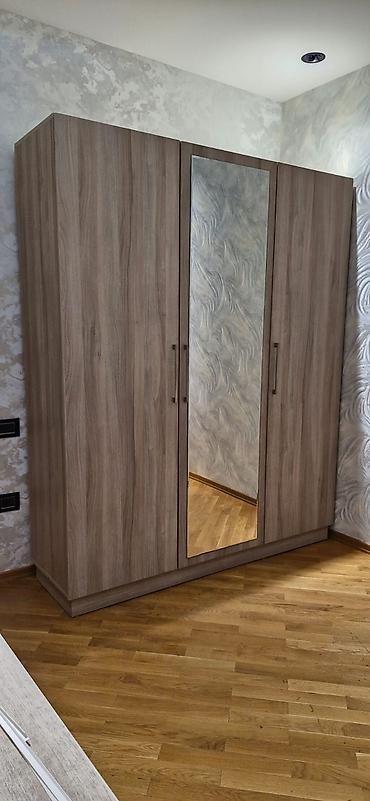 Mebel: İşlənmiş, 3 qapılı, Güzgülü, Qəhvəyi, Açılan, Düz dolab — 1