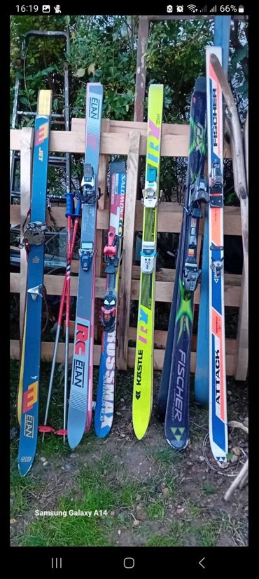 Izgubljeno-nađeno, dajem besplatno: Skije raznih cena po 5000 din birajte