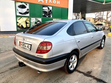 стекло авто: Toyota Avensis: 2002 г., 2 л, Механика, Бензин, Хэтчбэк