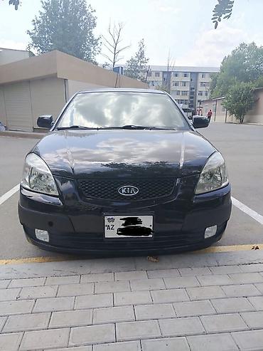 kia rio farası: Kia Rio sedan – qara rəng, kompakt və qənaətcil şəhər avtomobili — 8