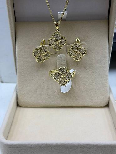 Наборы украшений: Наборы ювелирных украшений в подарочных боксах. Состав каждого — 4