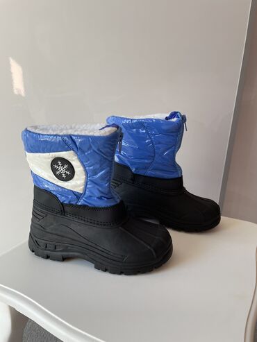 Dečija obuća: Cizme snegarice br 32(19,5 cm) Nove, postavljene,tople cena fiksna