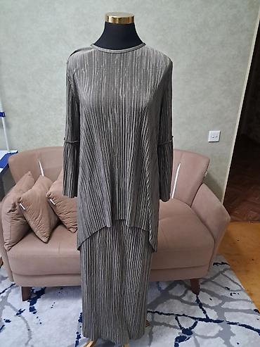 Hicab Paltarı Satılır Xaki(tünd yaşıl) rəngli, sadə, zərif hicablı