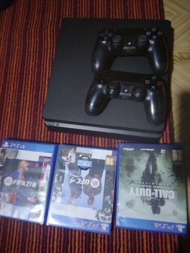 ps4 oyun yazma: Playstation 4 slim. Yaxsi veziyyetdedir. Hansisa bir problemi qeti