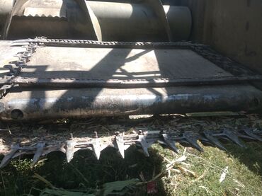 Зерновые жатки: Продается силосный Камбайын собой имеется две жатки .один силосный — 9