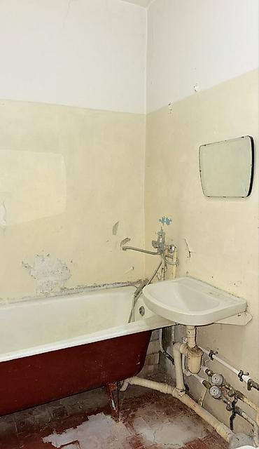 продажи: 1 комната, 35 м², 105 серия, 1 этаж, Требуется ремонт — 2