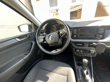 Skoda: Skoda Rapid, qara rəng, sedan gövdə. Texniki və komfort — 1