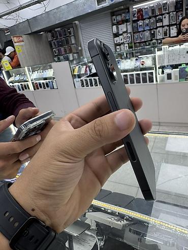i3 11: IPhone 17, Б/у, 256 ГБ, Black Titanium, Зарядное устройство, Защитное стекло, Чехол, 100 % — 2
