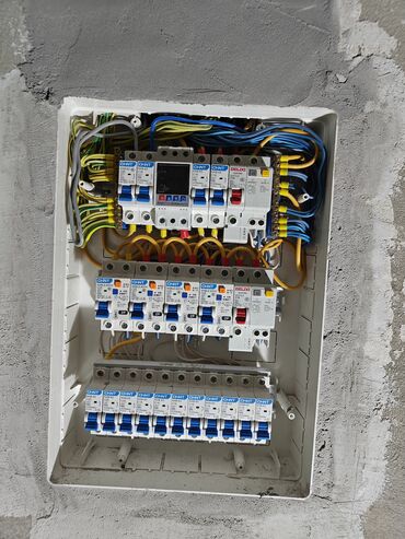 Электрики: Электромонтажные работы под ключ Профессиональный монтаж и сборка — 4