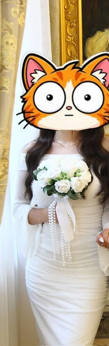 Ağ rəngli zərif ziyafət/nişan/libas - Model: bədənə oturan, uzun