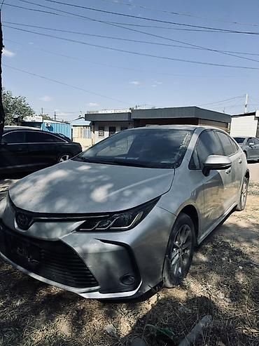 byd e1: Toyota Corolla: 2021 г., 1.8 л, Вариатор, Гибрид, Седан — 1
