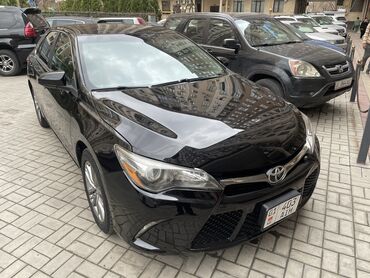 тайота хайландер 2017: Toyota Camry 55 SE 2017 год, черный, состояние идеальное, сел и
