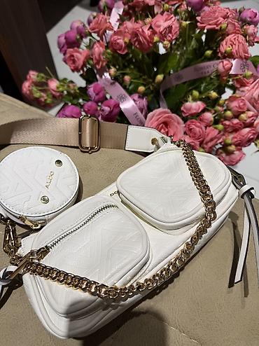 Digər: Yaşıl mini çanta💚 Charles&Keith markasına aiddir içində kartlığıda — 3