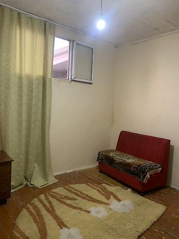 Həyət evləri və villaların satışı: - Plan: girişdə dəhliz, 2 yaşayış otağı, ayrıca kiçik mətbəx, sanitar — 9