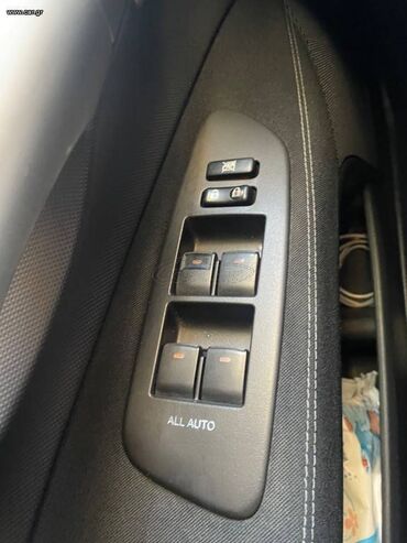 Toyota: Toyota Auris: 1.4 l. | 2011 έ. Χάτσμπακ — 27