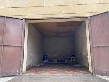 Qaraj satılır: Yan-yana iki qarjdi hər birin sahəsi 16km.metrdir. 2si birlikde 24 -da lalafo.az — 4 Qaraj satılır: Yan-yana iki qarjdi hər birin sahəsi 16km.metrdir. 2si birlikde 24 — 4