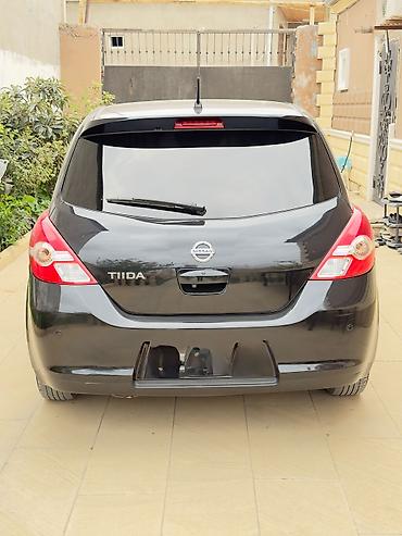 mersedes e klass: Nissan Tiida: 1.5 l | 2011 il Hetçbek — 5