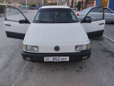 Volkswagen Passat: 1988 г., 1.8 л, Механика, Бензин, Седан