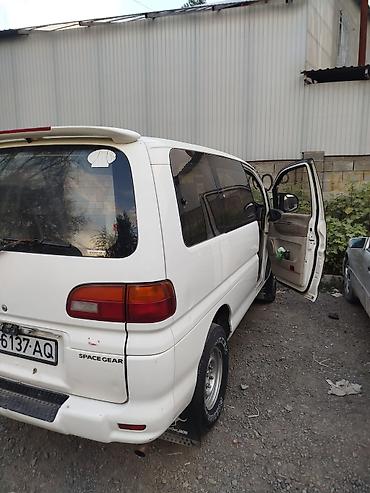 шины на делику: Mitsubishi Space Gear: 1994 г., 2.4 л, Автомат, Бензин, Минивэн — 2