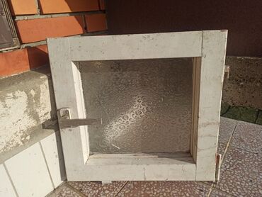 Prozori: Dva prozora bez okvira: veći 69x71,5cm duplo staklo i manji 50x47,5 — 12