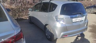 рассрочкага сатам: Honda Fit: 2013 г., 1.3 л, Автомат, Гибрид, Хэтчбэк