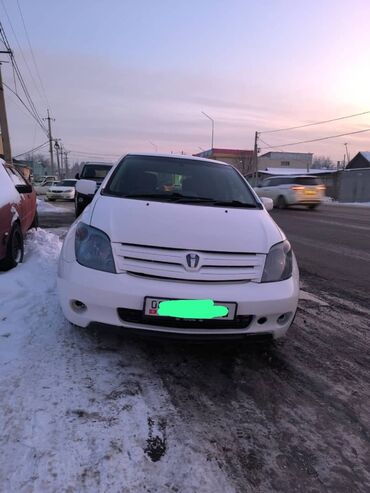 Toyota: Toyota ist: 2002 г., 1.3 л, Автомат, Бензин, Седан