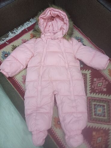 детская куртка для девочки: Продаю комбинезон зимний, размер до 1 года, цена 950 сом, состояние