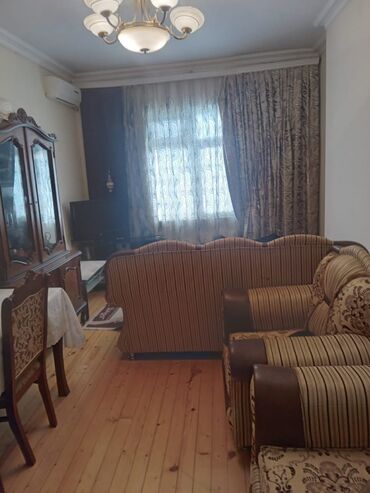 razin həyət evi: Bakıxanov qəs. 4 otaqlı, 160 kv. m, Orta təmir