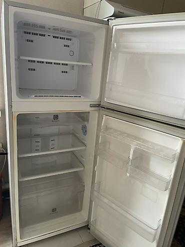 fridge: Холодильник Samsung, классический двухкамерный с верхней морозильной — 1