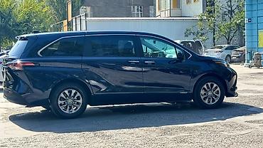 клима: Toyota Sienna: 2021 г., 2.5 л, Автомат, Гибрид, Минивэн — 4