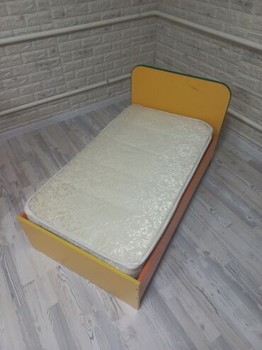 Детские кровати: Продаю детские кровати с ортопедическим матрасом. есть 6 шт