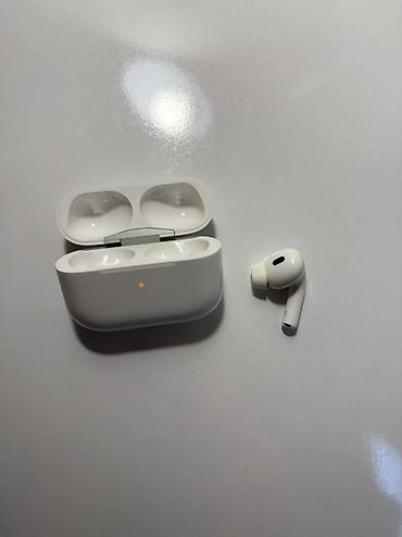 Qulaqcıqlar: AirPods hissələri ayrı-ayrılıqda satılır. • AirPods Pro 2 üçün keys — — 3