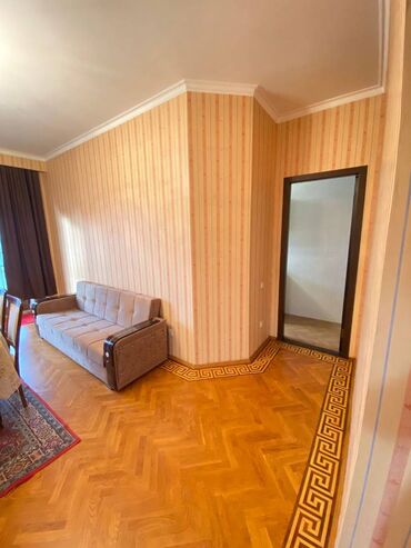 Uzunmüddətli kirayə mənzillər: 28 may metrosuna yaxın Amerika səfirliyinə yaxın 5 mertebeli binanın — 6