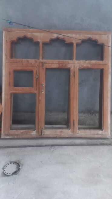 işlenmiş pencere: Üçlü Taxta pəncərə İşlənmiş