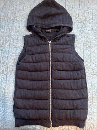 Bodi: LC Waikiki uşaq jileti - Model: Kapüşonlu, fermuarlı jilet - Rəng