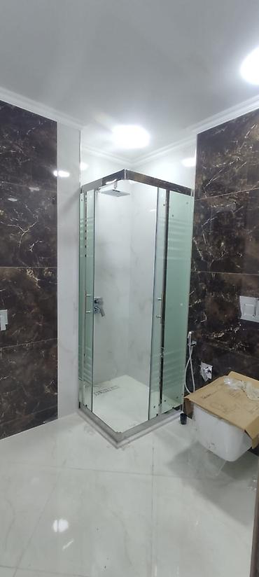 Duş kabini – şüşəli künc model - Forma: beşbucaqlı/künc yerləşdirmə