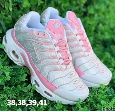 Women's Sneakers and athletic shoes: Akcija 
dostupni brojevi na slikama 
muski i zenski modeli — 5