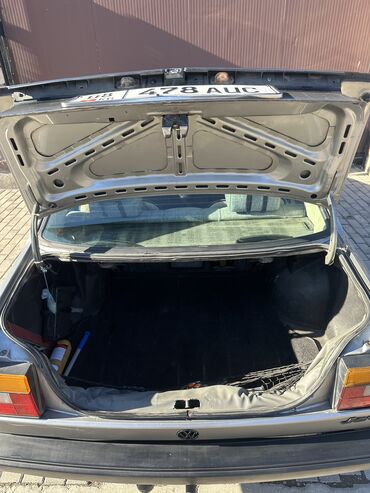 Volkswagen: Volkswagen Jetta: 1988 г., 1.8 л, Механика, Бензин — 15