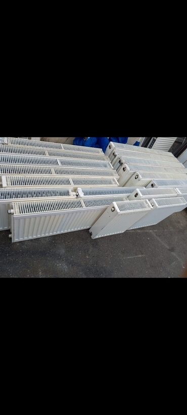 Maye divar kağızları: İşlənmiş Panel Radiator Ünvandan götürmə
