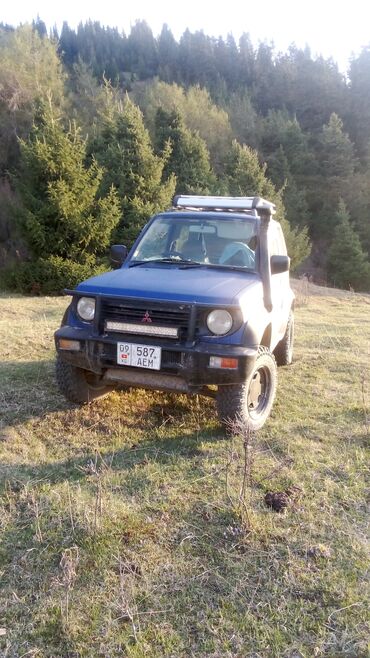 авто сатып алуу: Внедорожник Mitsubishi Pajero Mini, окрашенный в синий цвет. Оснащен